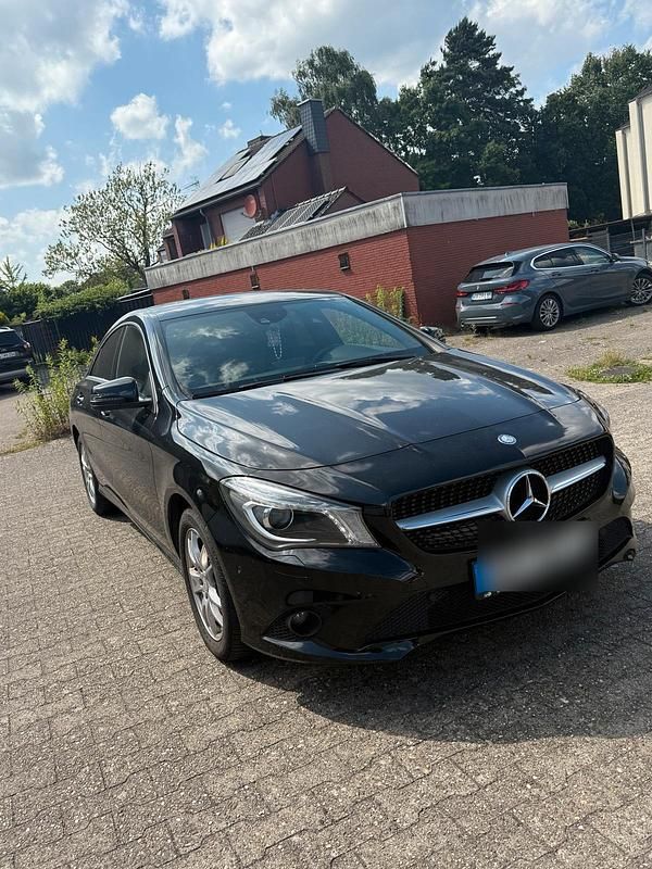 Schwarz Gebraucht 2015 Mercedes CLA220 Limousine | 18.000 € (Guter Preis) - Bild 1/4