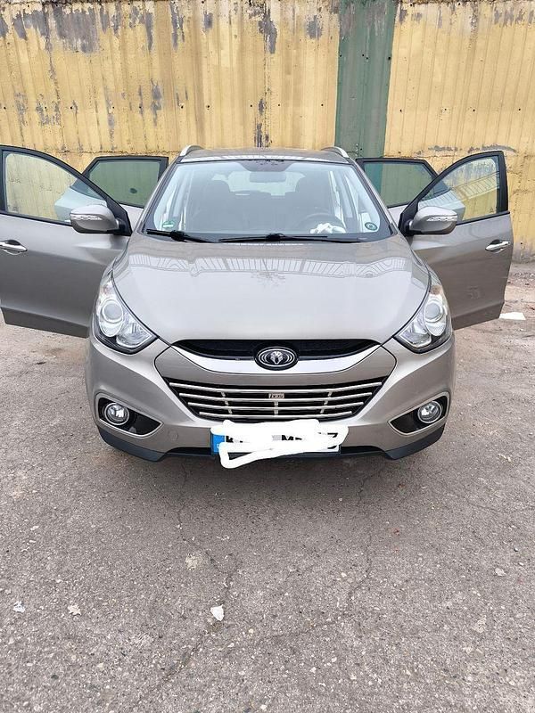 Grau Gebraucht 2011 Hyundai ix35 Style SUV | 7.650 € (Guter Preis) - Bild 1/4