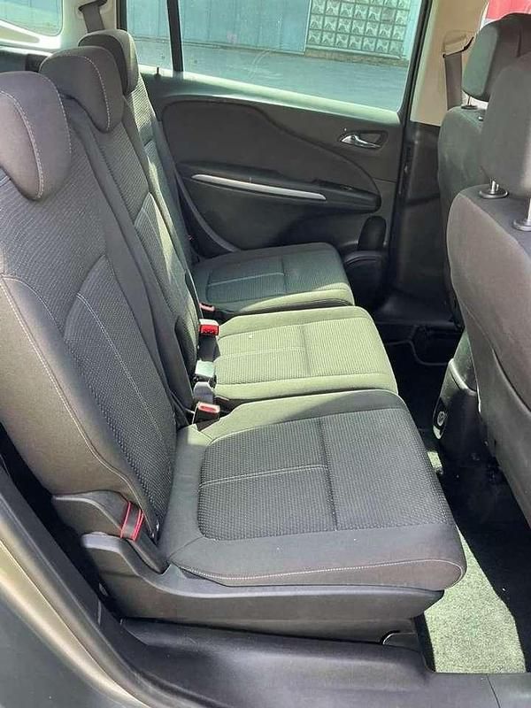 Grau Gebraucht 2018 Opel Zafira Tourer Van / Kleinbus | 10.800 € (Guter Preis) - Bild 1/4