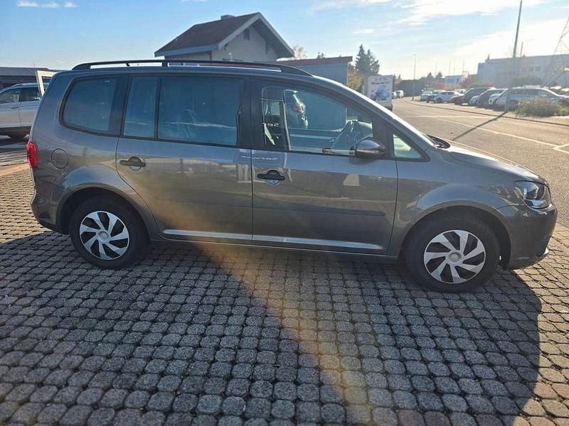 Gebraucht VW Touran Trendline 105 PS (77 kW) 2014 Grau Van / Kleinbus