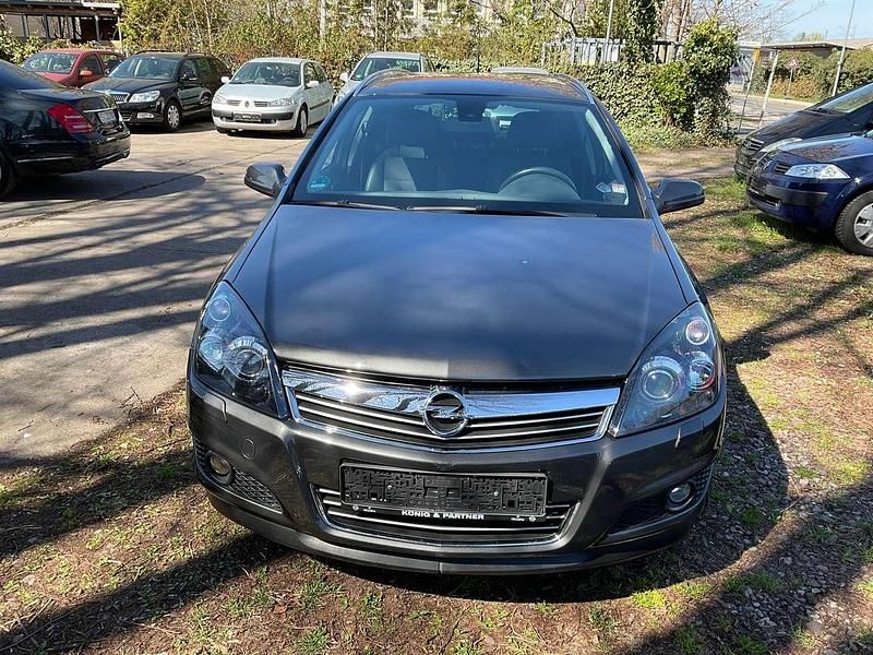 Gebraucht Opel Astra Selection 116 PS (85 kW) 2009 Grau Kombi