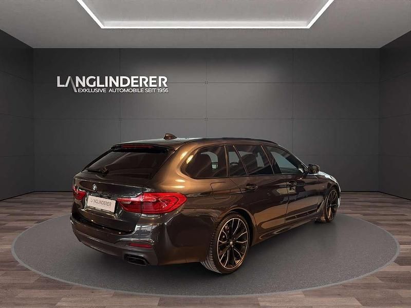 Gebraucht BMW 550 400 PS (294 kW) 2020 Sophistograu brillanteffekt me Kombi