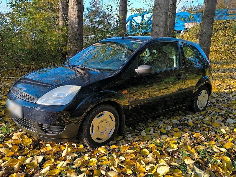 Gebraucht Ford Fiesta 60 PS (44 kW) 2004 Blau Kleinwagen