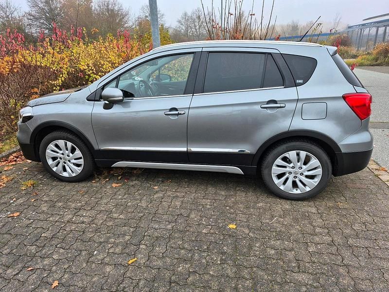 Grau Gebraucht 2021 Suzuki SX4 S-Cross SUV | 14.250 € (Superpreis) - Bild 1/4