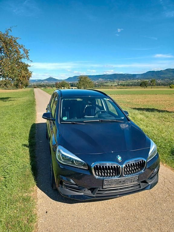 Blau Gebraucht 2019 BMW 220 Gran Tourer Sport Line Van / Kleinbus | 19.999 € (Fairer Preis) - Bild 1/4