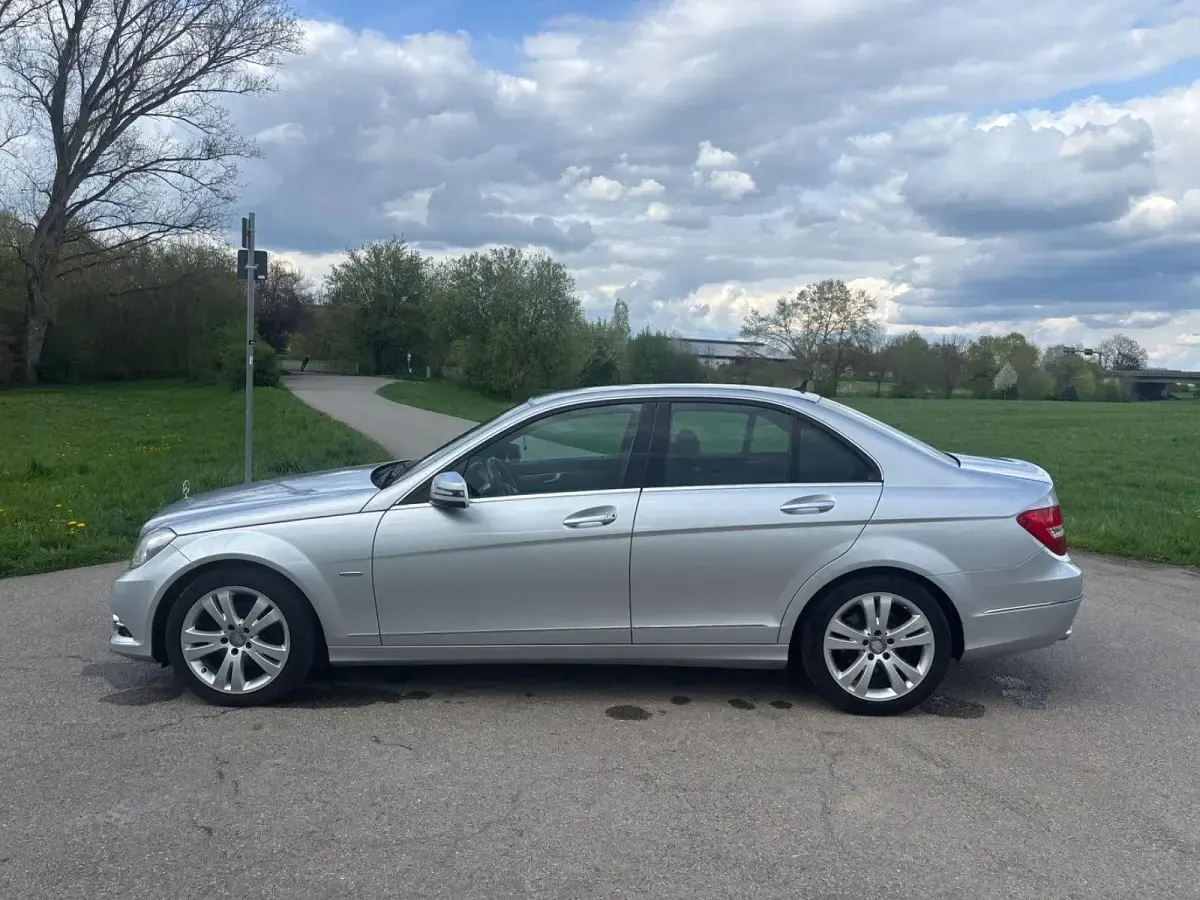 Gebraucht Mercedes C220 Elegance 170 PS (125 kW) 2012 Silber Limousine