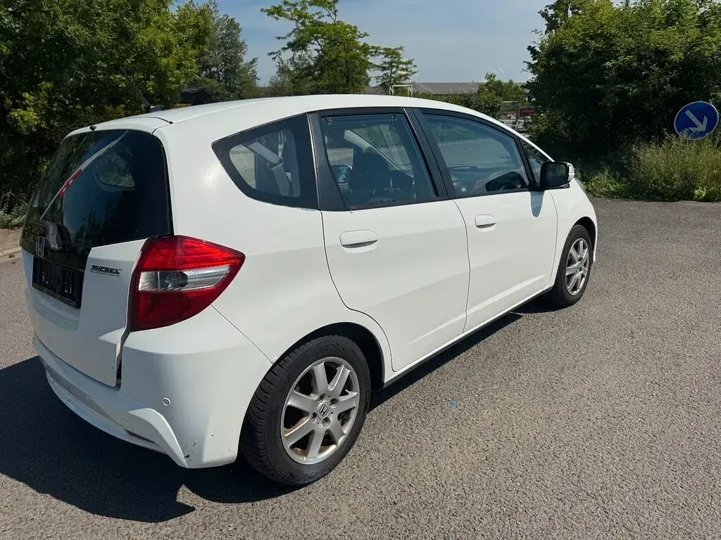 Gebraucht Honda Jazz Elegance 99 PS (72 kW) 2011 Weiß Kleinwagen