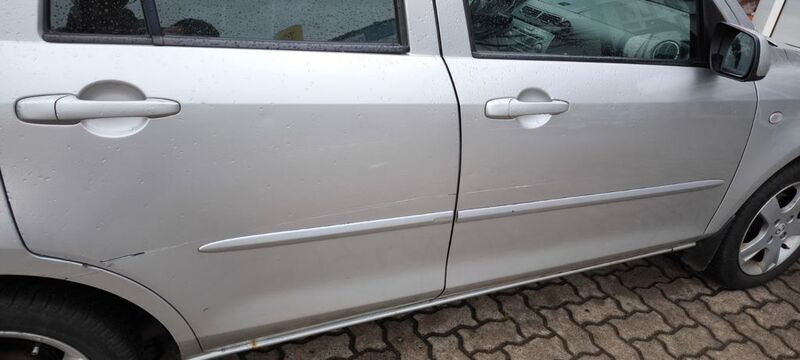 Grau Gebraucht 2007 Mazda 2 Exclusive Limousine | 950 € (Fairer Preis) - Bild 1/4