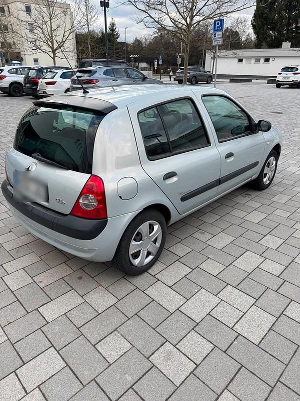 Gebraucht Renault Clio II 75 PS (55 kW) 2003 Silber Kleinwagen