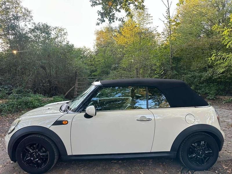 Weiß Gebraucht 2010 Mini One Cabriolet Cabrio | 5.400 € (Fairer Preis) - Bild 1/4