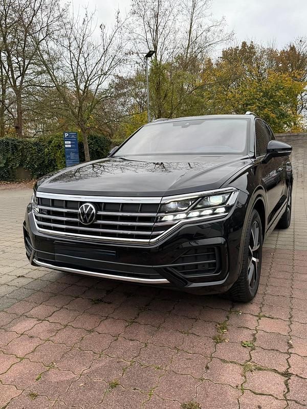 Schwarz Gebraucht 2021 VW Touareg R-line SUV | 47.500 € (Guter Preis) - Bild 1/4