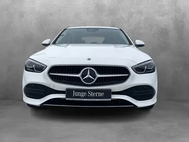 Gebraucht Mercedes C180 Avantgarde 170 PS (125 kW) 2022 Weiß Limousine