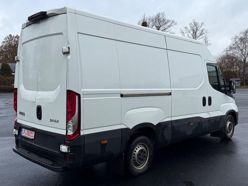 Gebraucht Iveco Daily 155 PS (114 kW) 2019 Weiß Van / Kleinbus