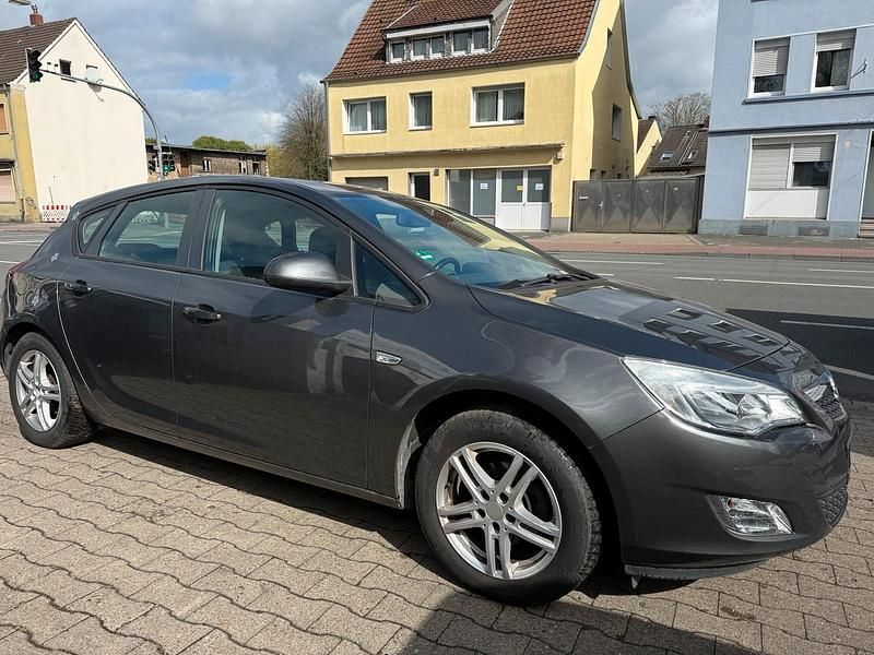 Gebraucht Opel Astra 140 PS (102 kW) 2010 Grau Limousine