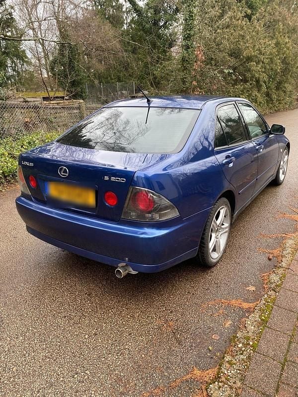 Second-hand Lexus IS200 155 CP (114 kW) 2002 Albastru Berlinǎ