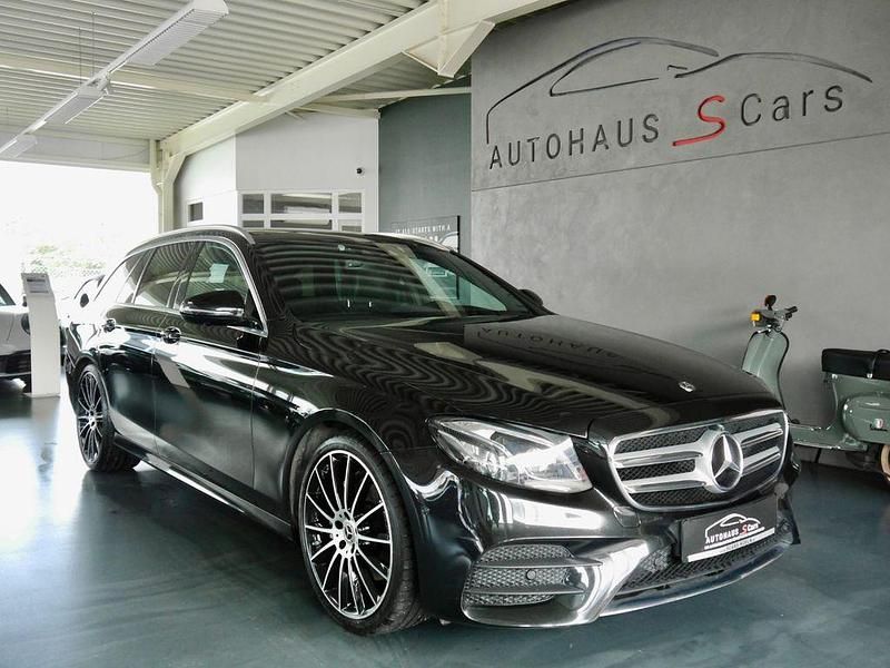 Schwarz Gebraucht 2017 Mercedes E220 AMG line Kombi | 23.950 € (Teuer) - Bild 1/4
