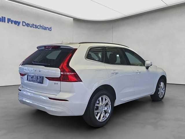 Gebraucht Volvo XC60 Core 197 PS (144 kW) 2023 Crystal weißperleffekt SUV