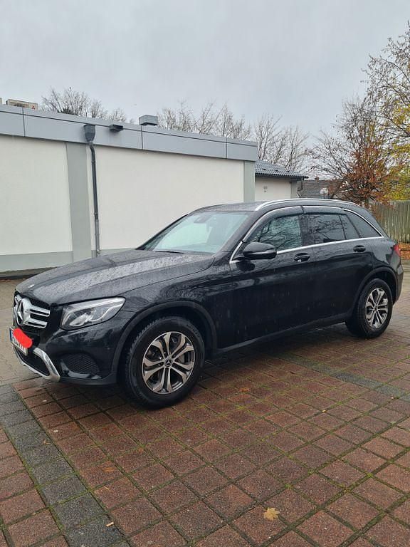 Schwarz Gebraucht 2017 Mercedes GLC250 Exclusive SUV | 21.999 € (Guter Preis) - Bild 1/4