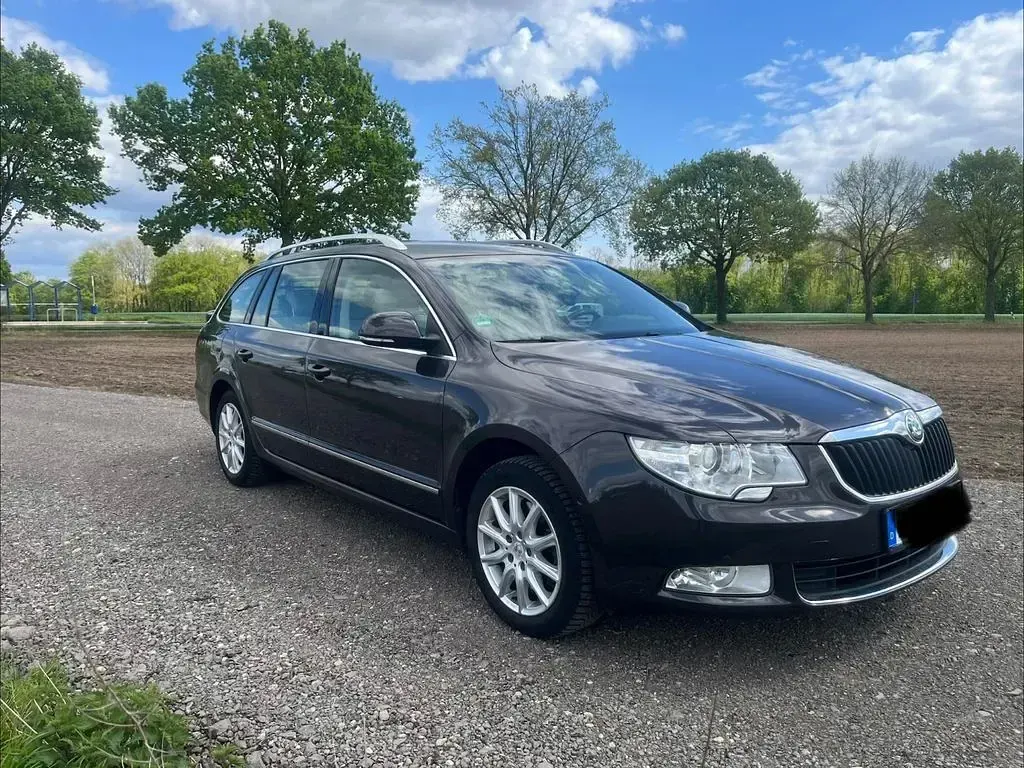 Gebraucht Skoda Superb Elegance 160 PS (117 kW) 2010 Braun Kombi