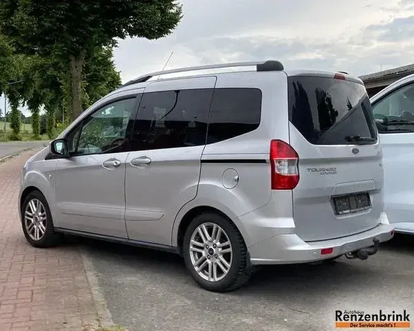 Gebraucht Ford Tourneo Courier Titanium 101 PS (74 kW) 2017 Silber Van / Kleinbus