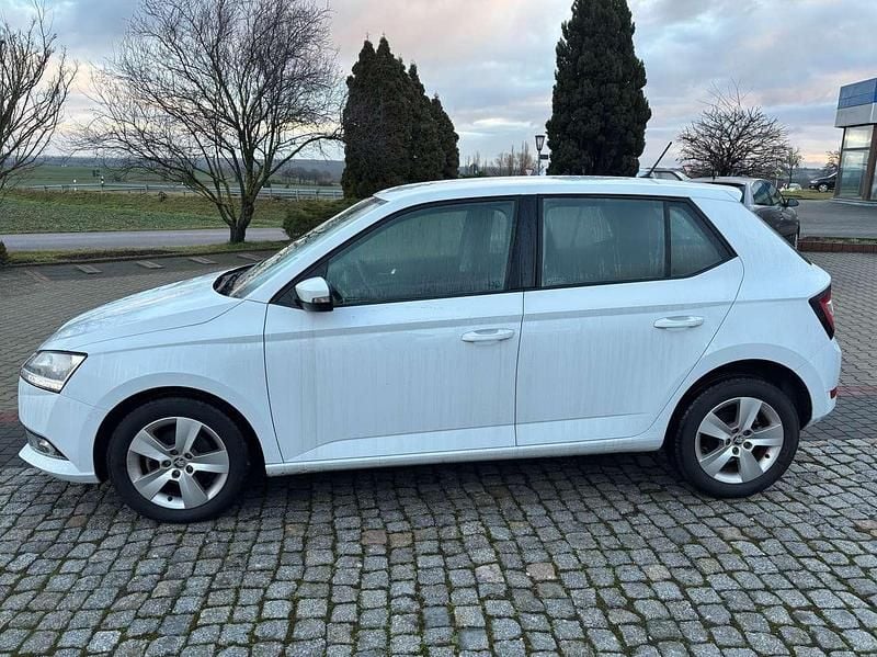Weiß Gebraucht 2020 Skoda Fabia Cool Plus Limousine | 12.990 € (Fairer Preis) - Bild 1/4