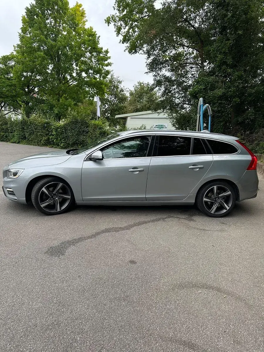 Gebraucht Volvo V60 R-Design 163 PS (119 kW) 2013 Silber Kombi