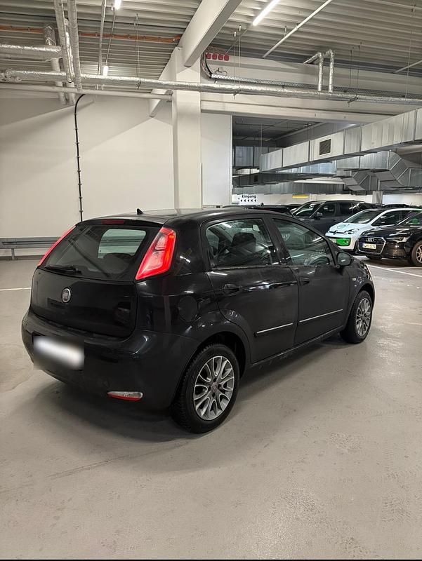 Gebraucht Fiat Punto 70 PS (51 kW) 2011 Schwarz Kleinwagen