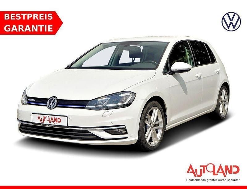 Weiß Gebraucht 2020 VW Golf VII Highline Limousine | 19.950 € (Fairer Preis) - Bild 1/4