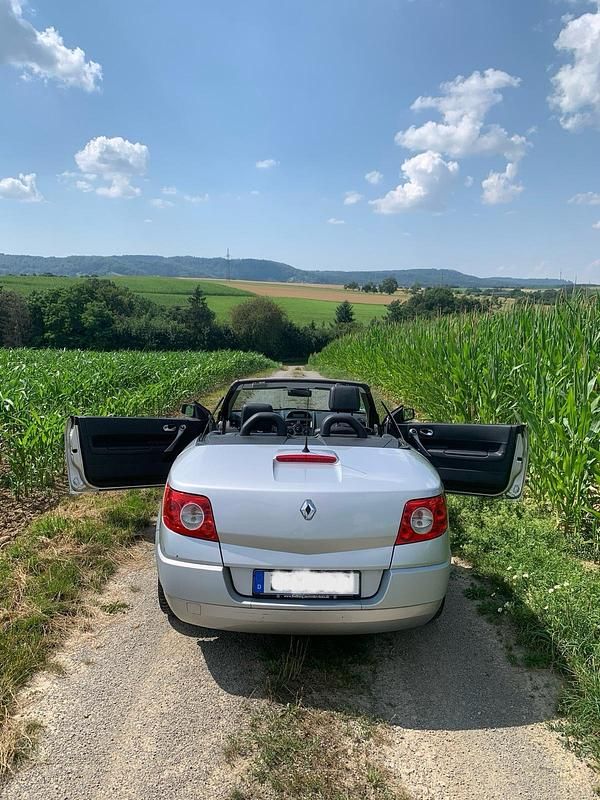 Grau Gebraucht 2007 Renault Mégane Cabriolet Cabrio | 900 € (Guter Preis) - Bild 1/4