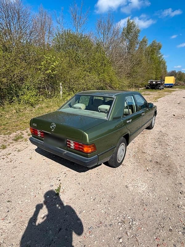 Gebraucht Mercedes 190 90 PS (66 kW) 1984 Grün Limousine