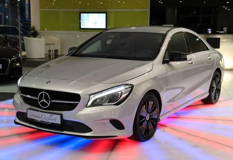 Silber Gebraucht 2018 Mercedes CLA200 Night Limousine | 21.950 € (Fairer Preis) - Bild 1/4