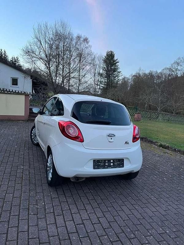 Gebraucht Ford Ka Titanium 69 PS (50 kW) 2009 Weiß Kleinwagen