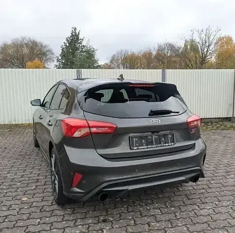 Gebraucht Ford Focus ST 280 PS (205 kW) 2021 Magneticgrau metallic Limousine