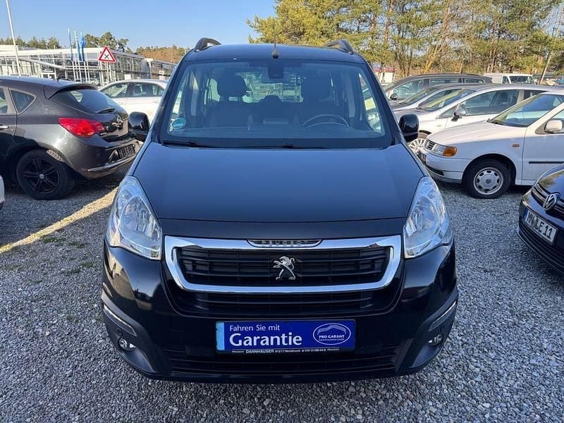 Gebraucht Peugeot Partner Tepee Allure 110 PS (80 kW) 2018 Schwarz Van / Kleinbus