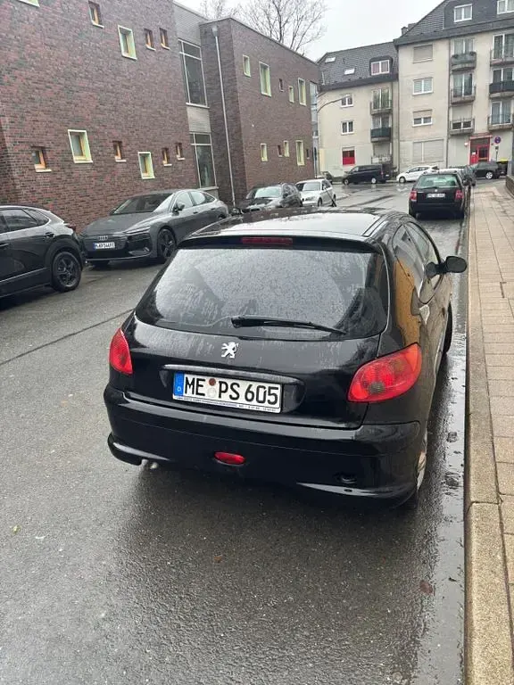 Gebraucht Peugeot 206 60 PS (44 kW) 2009 Schwarz Limousine