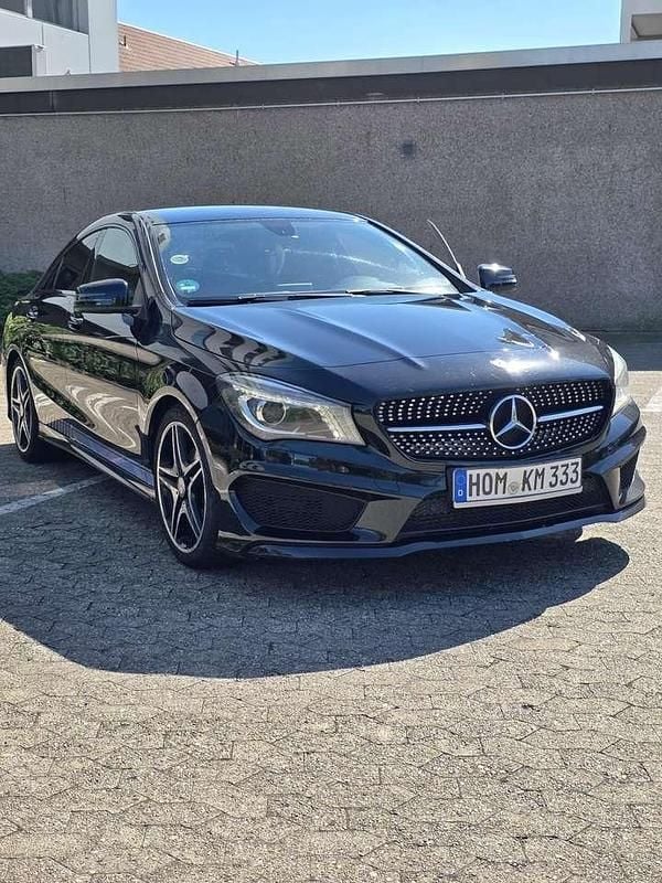 Schwarz Gebraucht 2013 Mercedes CLA200 AMG line Limousine | 9.500 € (Fairer Preis) - Bild 1/4