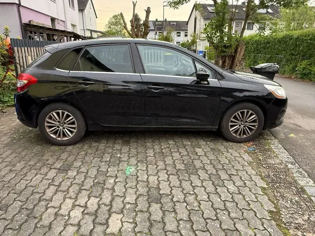 Gebraucht Citroën C4 SELECTION 92 PS (67 kW) 2011 Schwarz Limousine