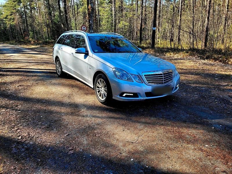 Gebraucht Mercedes E300 204 PS (150 kW) 2010 Silber Kombi