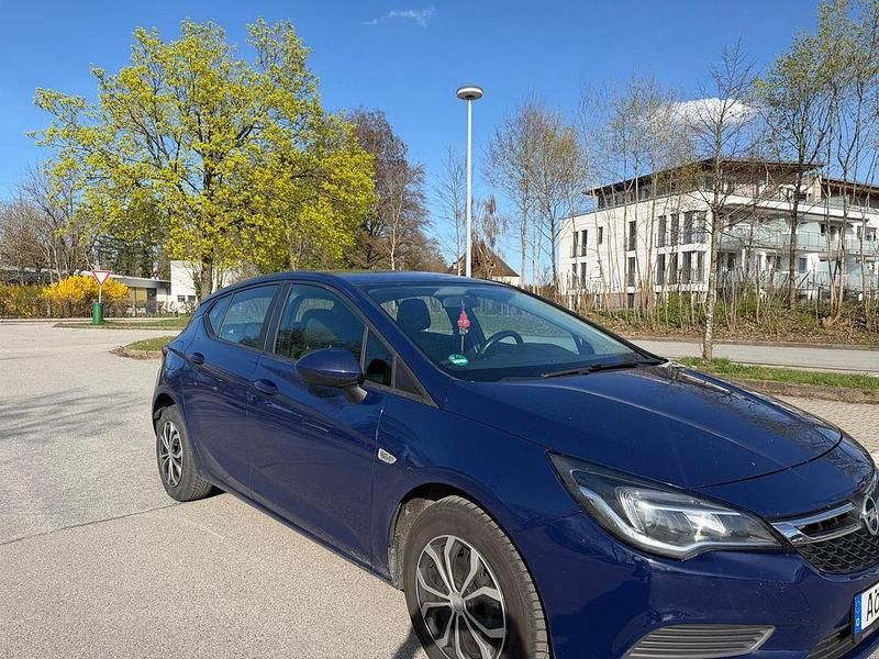 Gebraucht Opel Astra 105 PS (77 kW) 2015 Blau Limousine