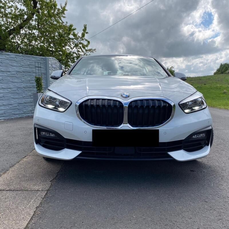 Weiß Gebraucht 2020 BMW 118 Comfort Edition Kleinwagen | 17.450 € (Superpreis) - Bild 1/4