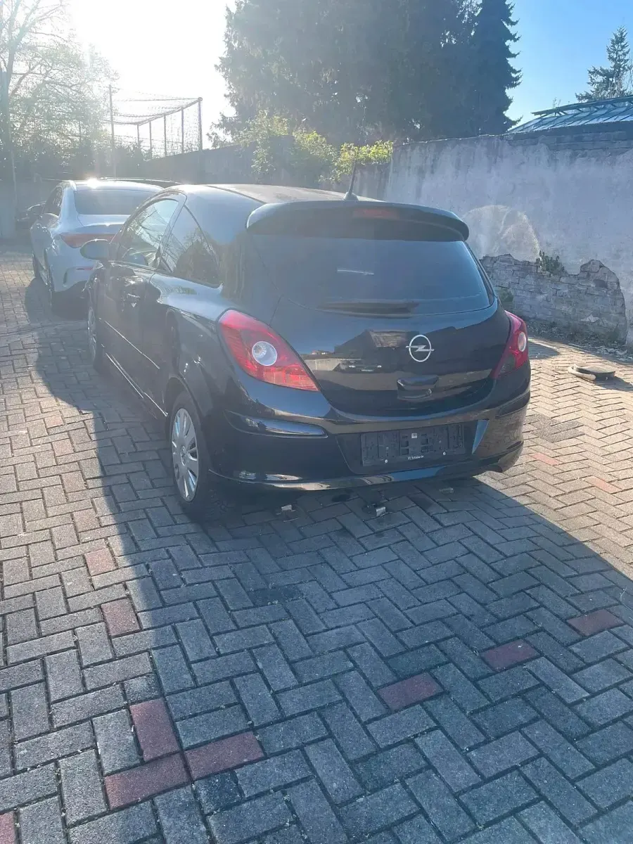 Używany Opel Corsa 90 KM (66 kW) 2007 Czarny Hatchback
