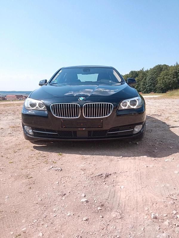 Gebraucht BMW 550 407 PS (299 kW) 2011 Schwarz Limousine
