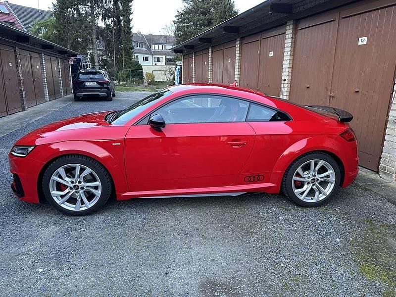 Gebraucht Audi TT Competition 197 PS (144 kW) 2022 Rot Coupé