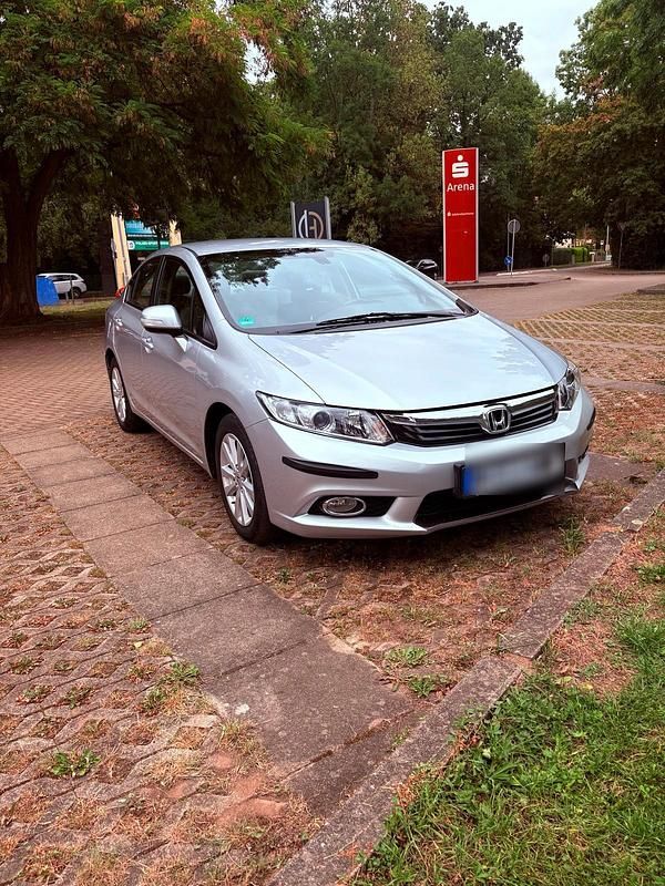 Grau Gebraucht 2013 Honda Civic Limousine | 7.950 € (Guter Preis) - Bild 1/4