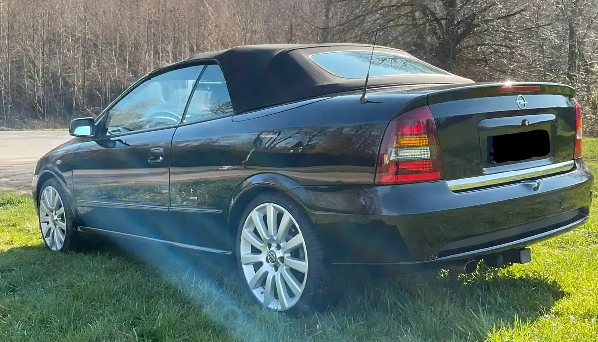 Gebraucht Opel Astra Edition 147 PS (108 kW) 2005 Schwarz Cabrio