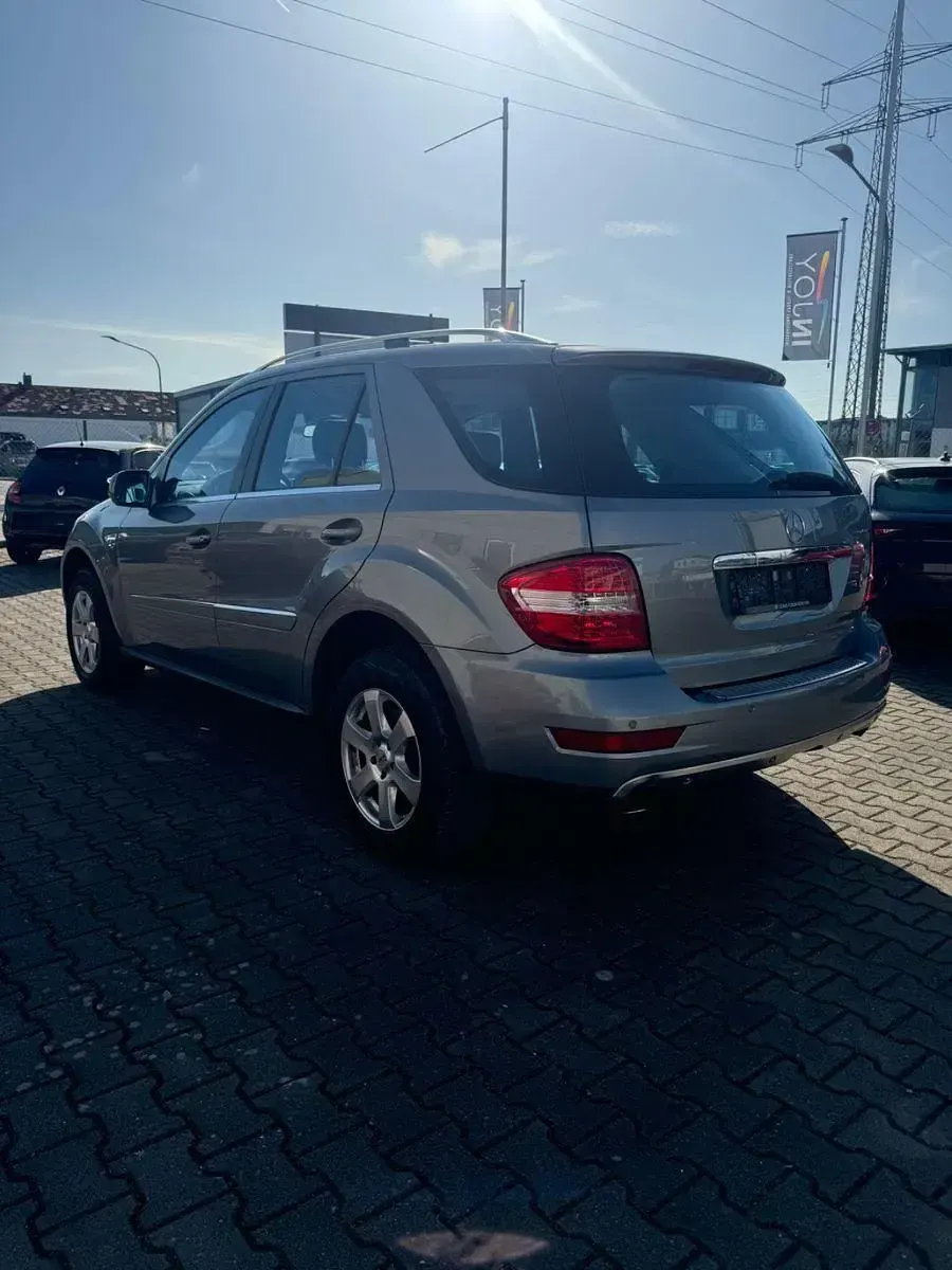 Gebraucht Mercedes ML300 190 PS (139 kW) 2010 Silber SUV