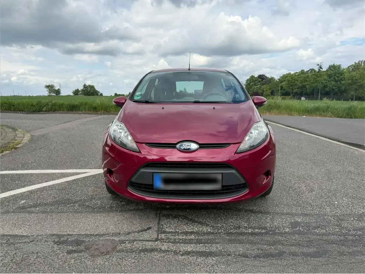 Używany Ford Fiesta 82 KM (60 kW) 2010 Czerwony Hatchback