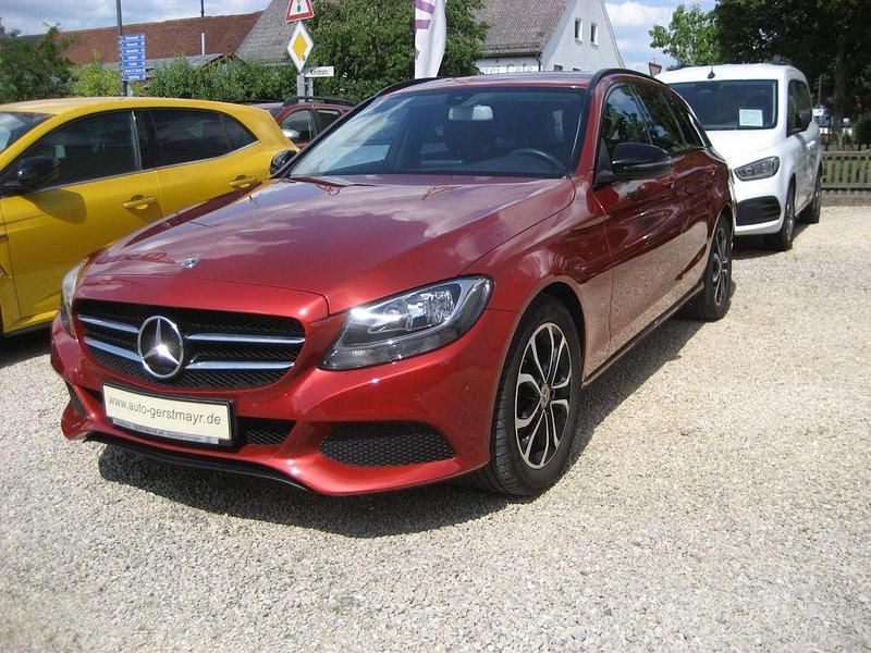 Gebraucht Mercedes C180 156 PS (114 kW) 2018 Rot Kombi