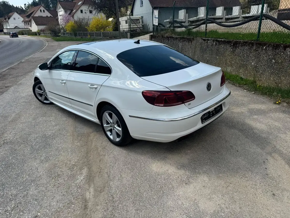 Używany VW Passat R-line 210 KM (154 kW) 2013 Biały Coupe