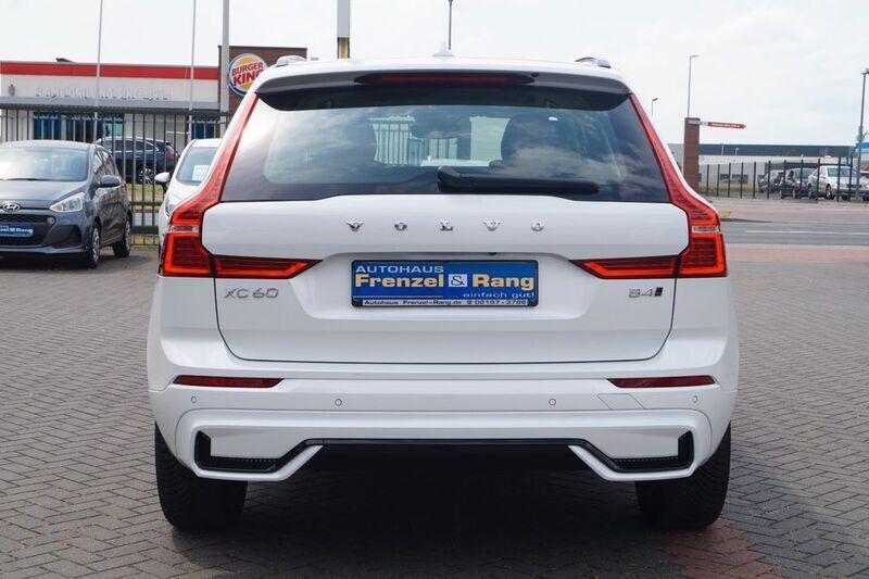 Gebraucht Volvo XC60 Plus 197 PS (144 kW) 2023 Weiß SUV